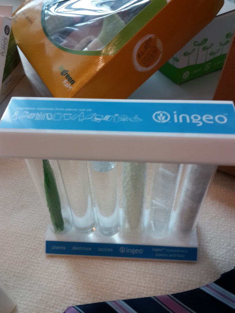 เริ่มต้นจากพืช > ย่อยสลายเป็น dextrose > กระบวนการเคมีเป็น Lactic > ทำให้เป็นโพลีเมอร์
